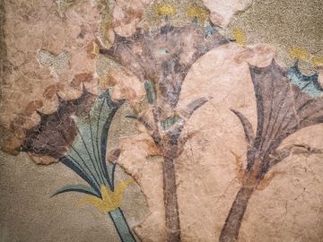 The fresco of the pancratium flowers. (Photo: Tobias Schorr)