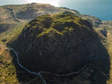 Метана напротив Афин в Сароническом заливе Греции — одна из наименее известных активных вулканических областей Европы. Полуостр (Photo: Tobias Schorr)