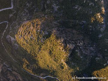 La cúpula de lava Profitis Ilias desde el aire (Photo: Tobias Schorr)