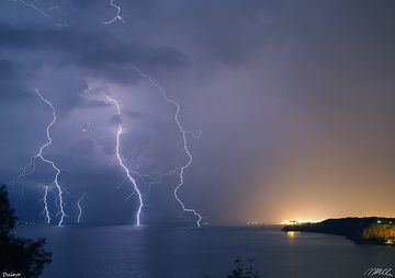 Lightning over the Adriatic Sea (Photo: Marco Fulle)